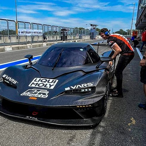 Další ostrá zkouška a hvězda za volantem. RTR projects míří s novým GT2 na ESET Cup