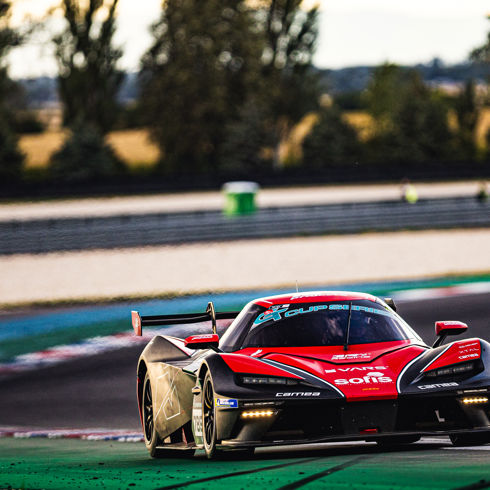 Dva poháry ze Slovenska. Mráz a Honzík sahají v GT Cup Series po vytrvalostním titulu